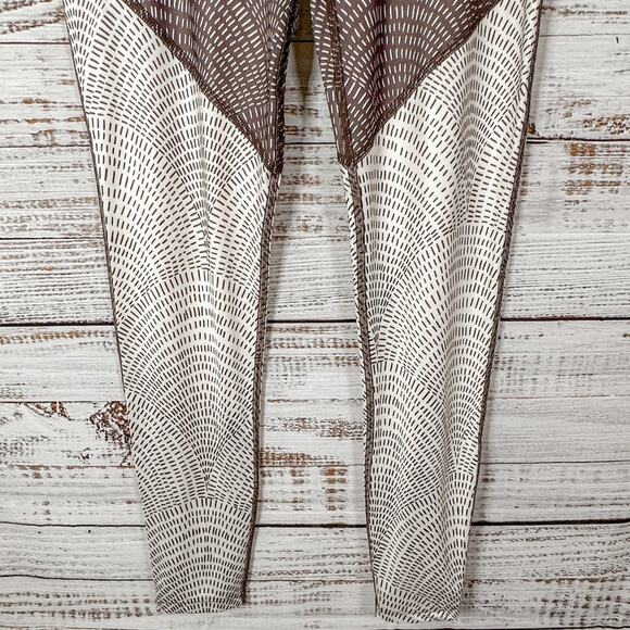 Beyond Yoga Lux High Waisted Angled Midi Legging, EUC, Medium, MSRP $88 - Picture 3 of 11